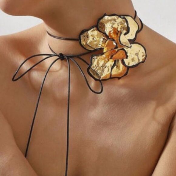 Elegant flower Necklace M1305 - Picture 2 of 5